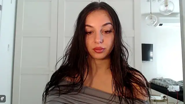 courtneyPerfect online show from March 18, 9:01 am