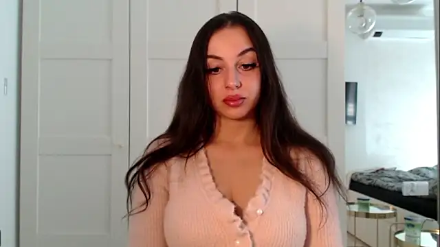 courtneyPerfect online show from March 25, 8:20 am