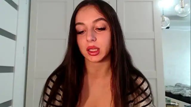 courtneyPerfect online show from April 2, 7:28 am