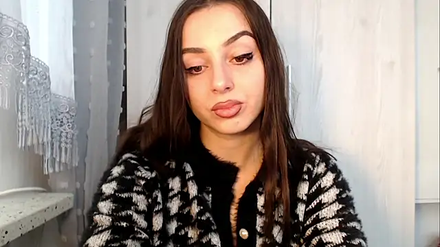 courtneyPerfect online show from April 16, 7:20 am