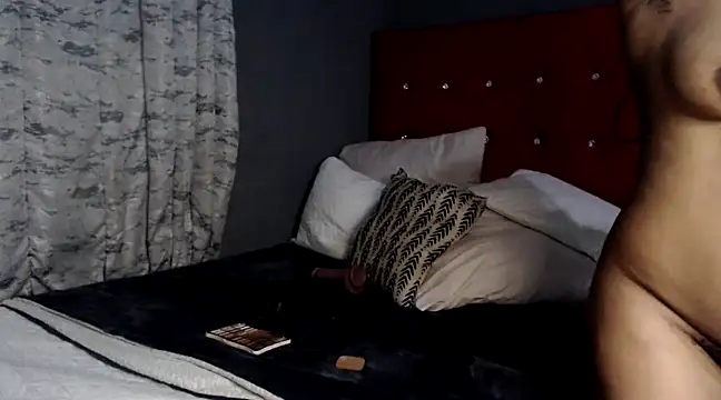 Foxybrownxx1 online show from March 7, 6:43 pm