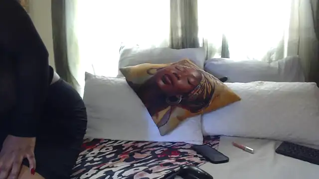 Foxybrownxx1 online show from March 13, 7:59 am