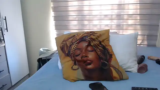 Foxybrownxx1 online show from April 21, 9:26 am