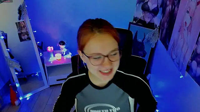 Snapshot of Rudy_02 chatting on December 14, 2:01 am Rudy 02 online show from December 14, 2:01 am