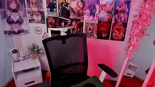 Snapshot of Rudy_02 chatting on December 14, 8:02 pm Rudy 02 online show from December 14, 8:02 pm