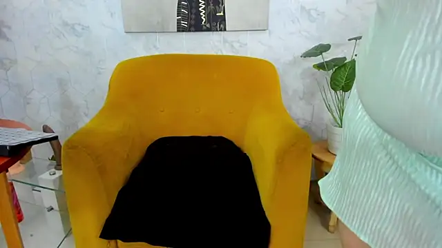 MirandaRossi online show from December 27, 8:45 am