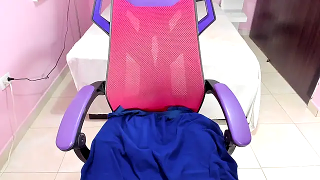 Snapshot of mommy_whore_slut chatting on March 14, 11:56 am mommy whore slut online show from March 14, 11:56 am