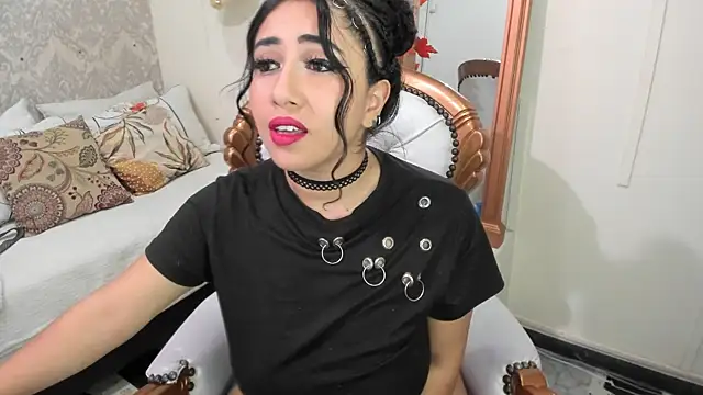 Snapshot of Sexy_cristall_ chatting on January 6, 9:41 am Sexy cristall  online show from January 6, 9:41 am