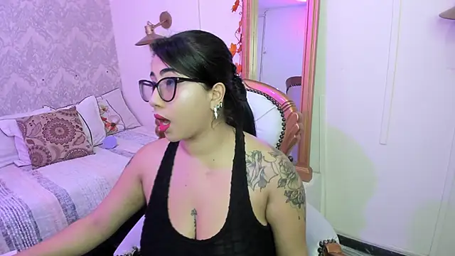 Snapshot of Sexy_cristall_ chatting on March 1, 9:15 pm Sexy cristall  online show from March 1, 9:15 pm