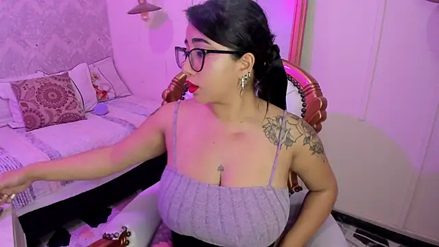 Snapshot of Sexy_cristall_ chatting on March 2, 12:20 am Sexy cristall  online show from March 2, 12:20 am