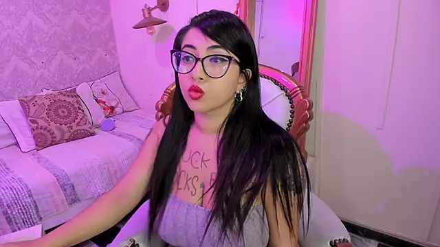 Snapshot of Sexy_cristall_ chatting on March 2, 10:03 am Sexy cristall  online show from March 2, 10:03 am