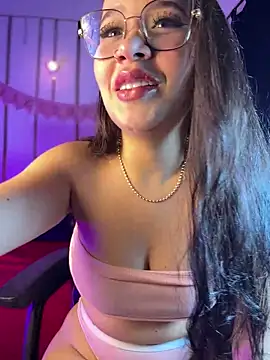 LylaLee111 online show from December 30, 1:14 pm