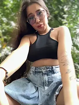 LylaLee111 online show from February 12, 5:26 pm