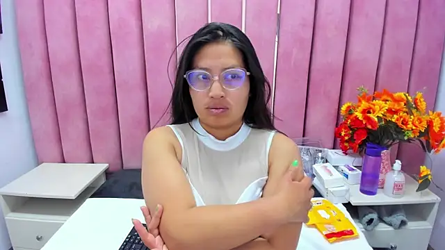 Snapshot of Miaa_Smiith_ chatting on October 26, 3:56 am Miaa Smiith online show from October 26, 3:56 am