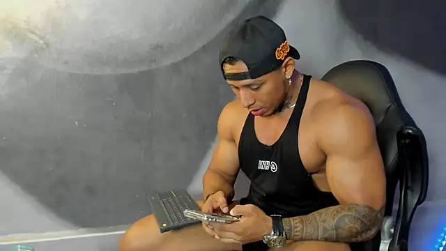 Snapshot of bradley_smith chatting on January 18, 4:37 am bradley smith online show from January 18, 4:37 am