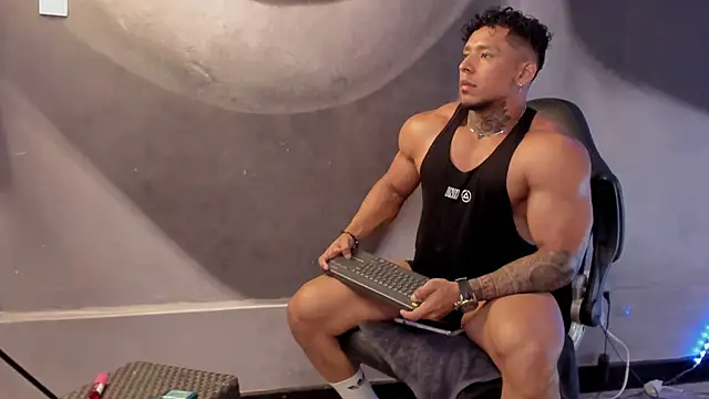 Snapshot of bradley_smith chatting on January 18, 10:49 am bradley smith online show from January 18, 10:49 am