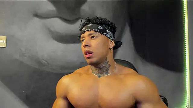 Snapshot of bradley_smith chatting on February 11, 7:54 am bradley smith online show from February 11, 7:54 am