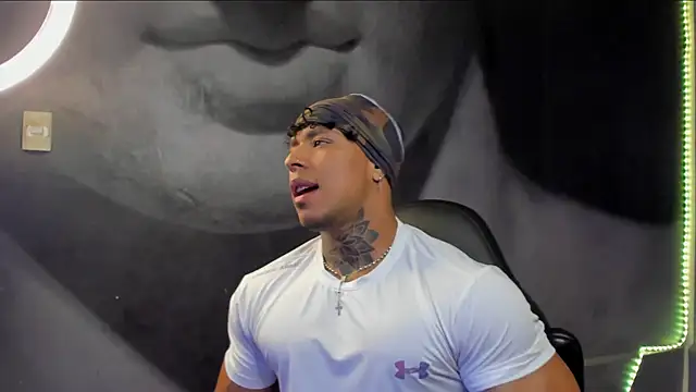 Snapshot of bradley_smith chatting on February 14, 2:07 am bradley smith online show from February 14, 2:07 am