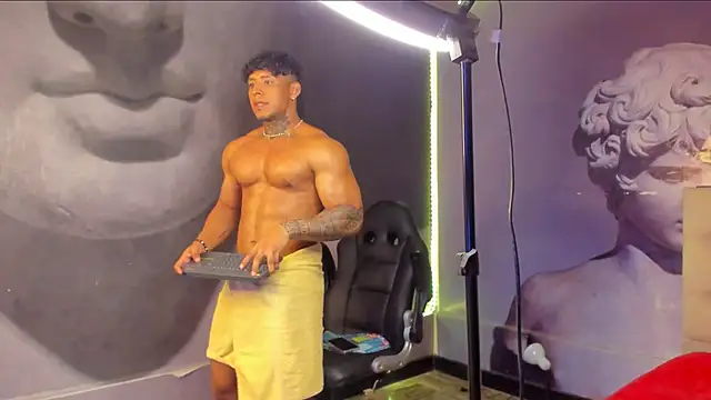 Snapshot of bradley_smith chatting on February 15, 9:38 am bradley smith online show from February 15, 9:38 am