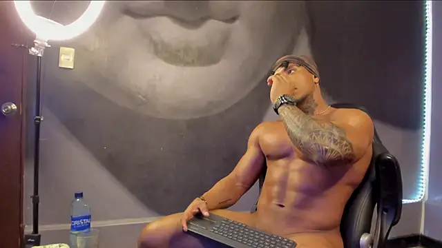 Snapshot of bradley_smith chatting on February 23, 6:39 am bradley smith online show from February 23, 6:39 am