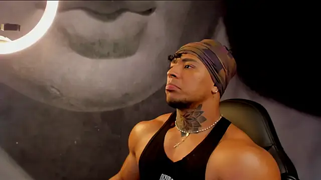 Snapshot of bradley_smith chatting on February 27, 8:17 am bradley smith online show from February 27, 8:17 am