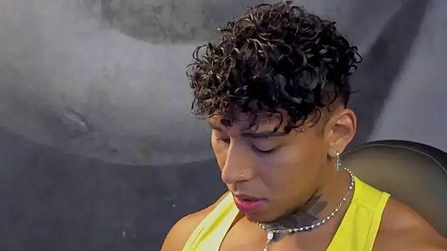 Snapshot of bradley_smith chatting on March 7, 5:08 am bradley smith online show from March 7, 5:08 am