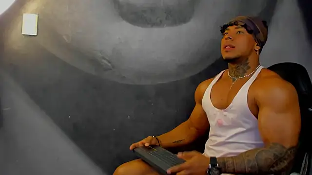 Snapshot of bradley_smith chatting on March 10, 9:40 pm bradley smith online show from March 10, 9:40 pm