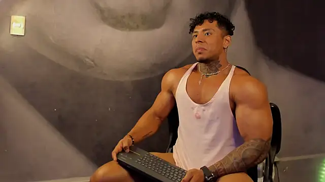 Snapshot of bradley_smith chatting on March 11, 3:48 am bradley smith online show from March 11, 3:48 am