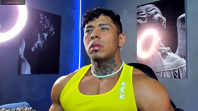 Snapshot of bradley_smith chatting on October 23, 4:01 am bradley smith online show from October 23, 4:01 am