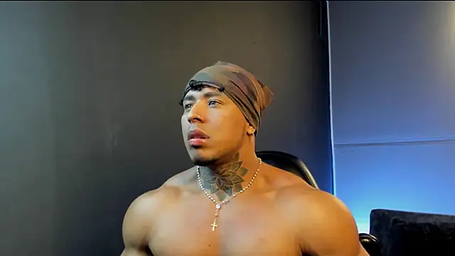 Snapshot of bradley_smith chatting on October 31, 3:51 am bradley smith online show from October 31, 3:51 am