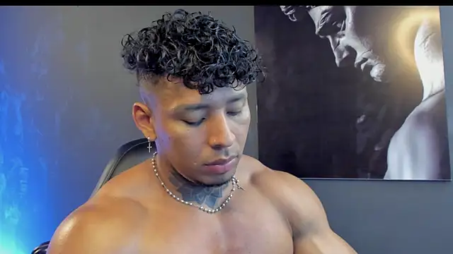 Snapshot of bradley_smith chatting on November 15, 8:38 pm bradley smith online show from November 15, 8:38 pm