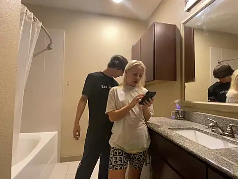 girlfriendmissy online show from December 14, 8:08 pm