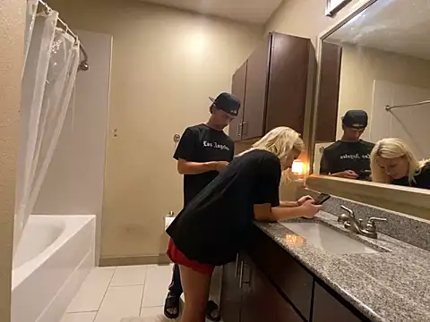 girlfriendmissy online show from December 29, 12:41 am