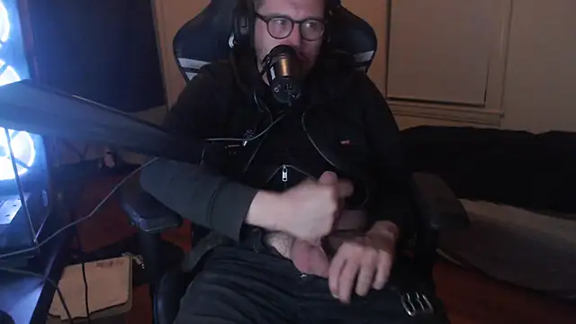 chicostick413 online show from September 23, 4:15 am