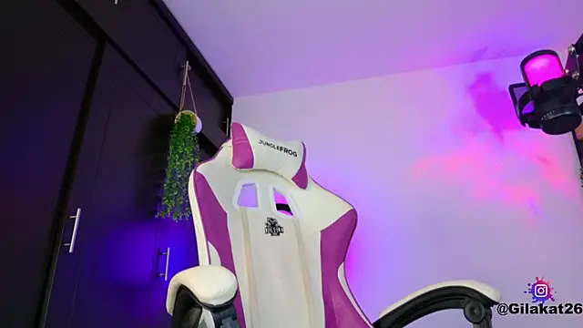 GilaKat online show from November 28, 1:52 am