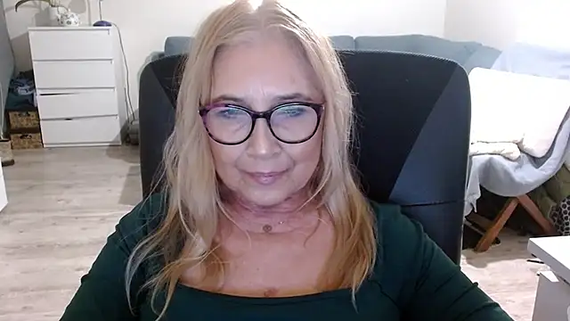 sofia xkiss online show from February 7, 2:37 pm