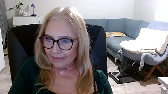 sofia xkiss online show from February 7, 5:40 pm