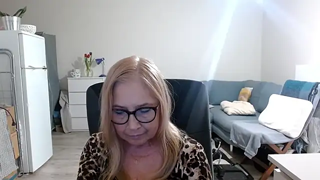 sofia xkiss online show from March 11, 7:48 am