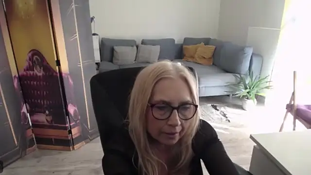 sofia xkiss online show from April 21, 1:50 pm