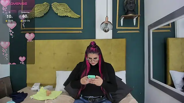 Snapshot of BellaPeers_ chatting on January 5, 12:53 pm BellaPeers  online show from January 5, 12:53 pm