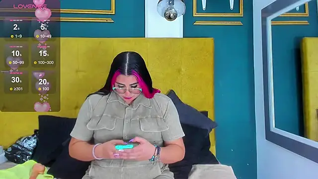 Snapshot of BellaPeers_ chatting on January 12, 11:50 am BellaPeers  online show from January 12, 11:50 am