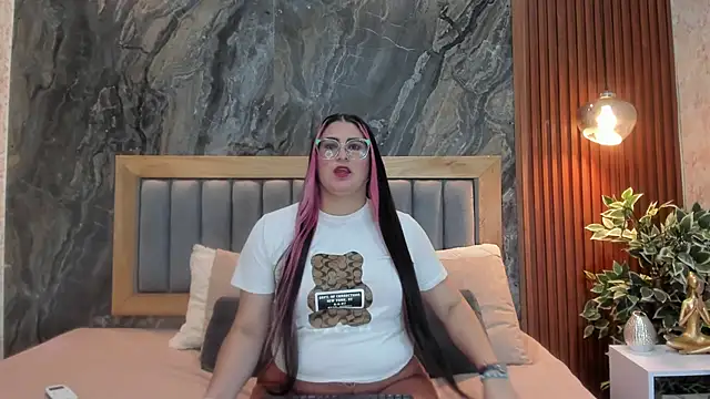 Snapshot of BellaPeers_ chatting on February 11, 11:43 am BellaPeers  online show from February 11, 11:43 am