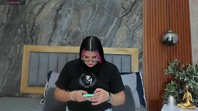 Snapshot of BellaPeers_ chatting on February 13, 11:28 am BellaPeers  online show from February 13, 11:28 am