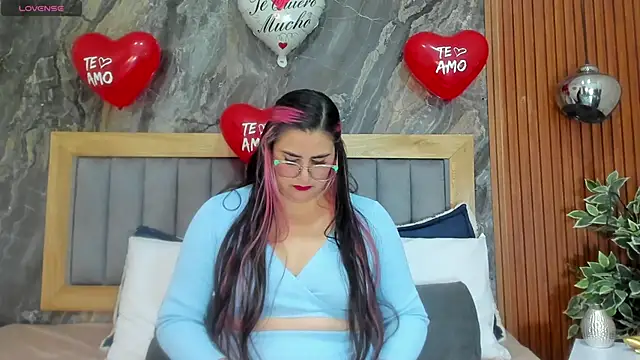 Snapshot of BellaPeers_ chatting on February 14, 11:53 am BellaPeers  online show from February 14, 11:53 am