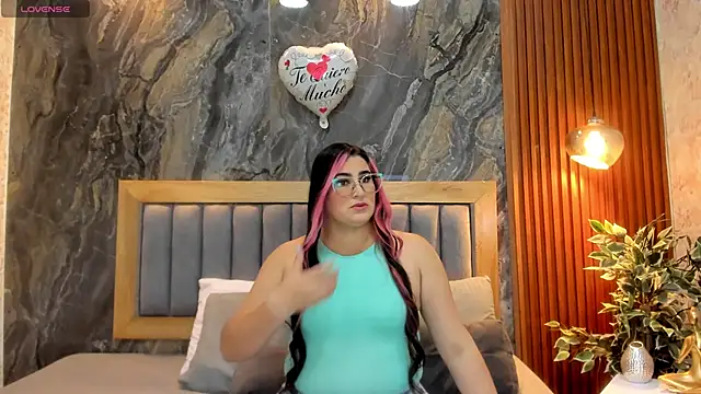 Snapshot of BellaPeers_ chatting on February 18, 11:22 am BellaPeers  online show from February 18, 11:22 am