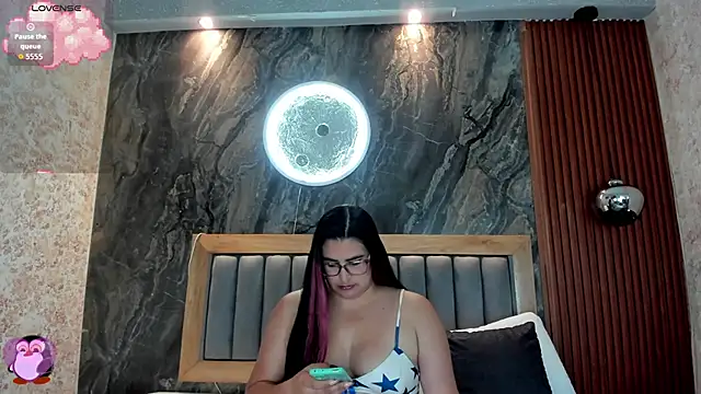 Snapshot of BellaPeers_ chatting on September 13, 12:16 pm BellaPeers  online show from September 13, 12:16 pm