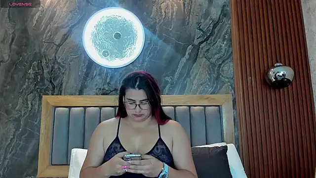 Snapshot of BellaPeers_ chatting on October 24, 12:01 pm BellaPeers  online show from October 24, 12:01 pm