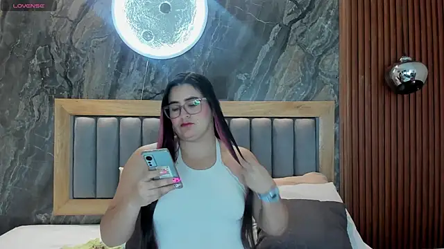 Snapshot of BellaPeers_ chatting on October 25, 12:23 pm BellaPeers  online show from October 25, 12:23 pm