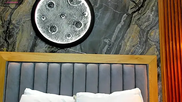 BellaPeers  online show from April 14, 11:05 am