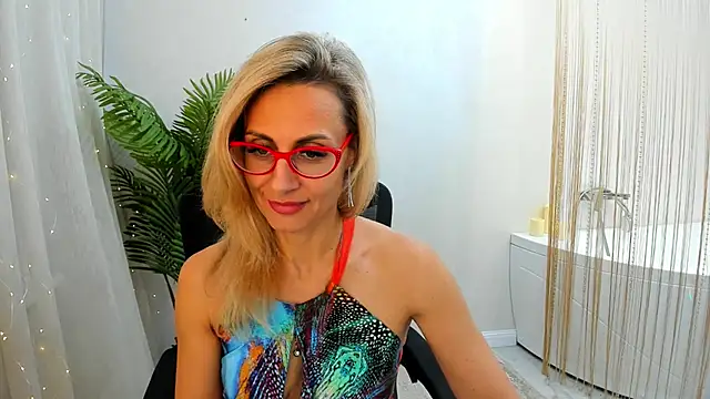 Snapshot of MuseOfStage chatting on January 17, 5:41 pm MuseOfStage online show from January 17, 5:41 pm